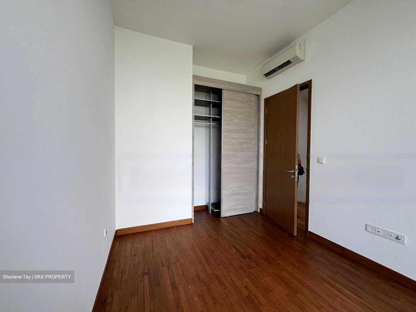 Sunrise Avenue (D28), Terrace #484923361